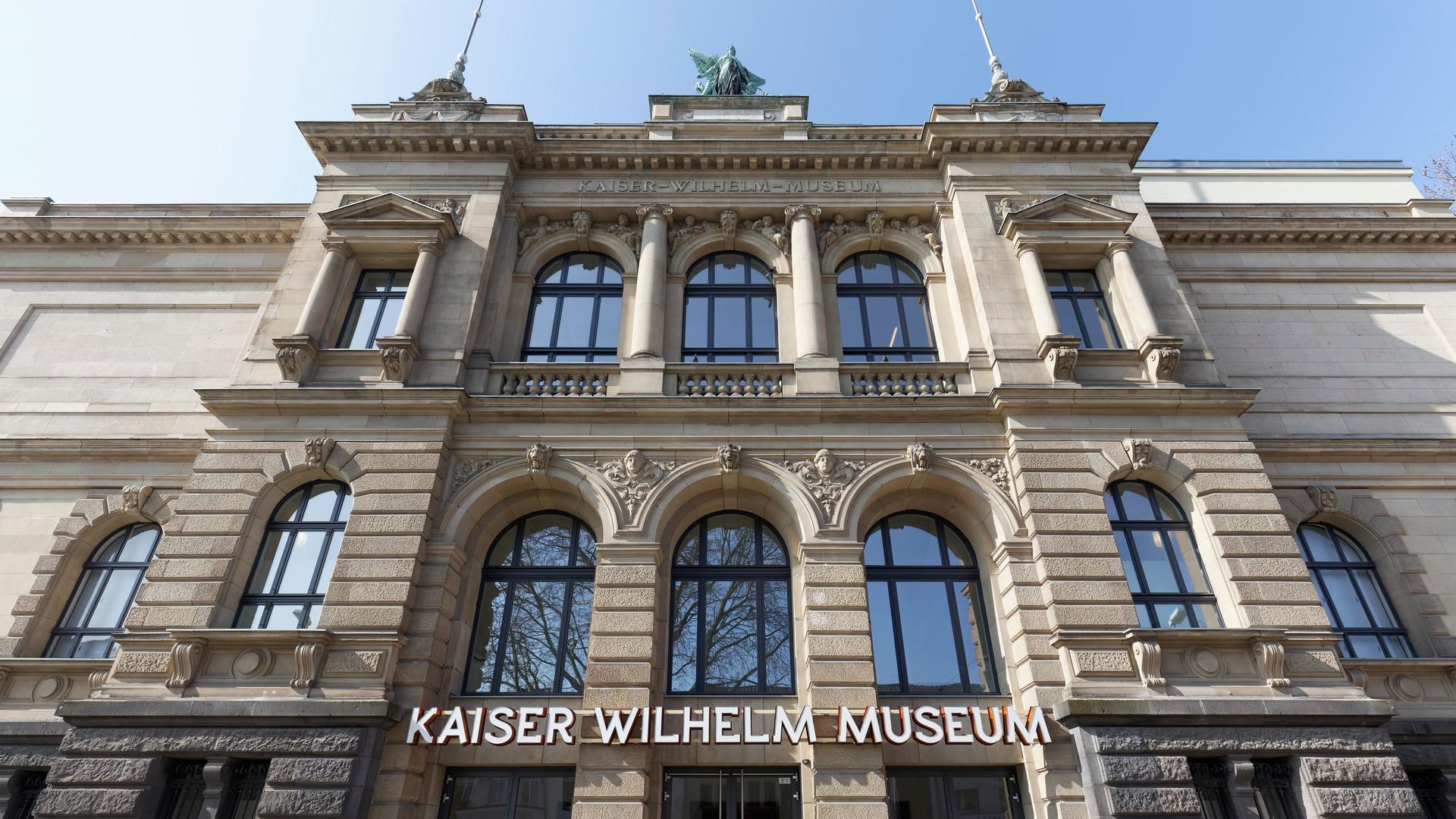 Das Gebäude des Kaiser Wilhelm Museums in Krefeld Das Gebäude des Kaiser Wilhelm Museums in Krefeld