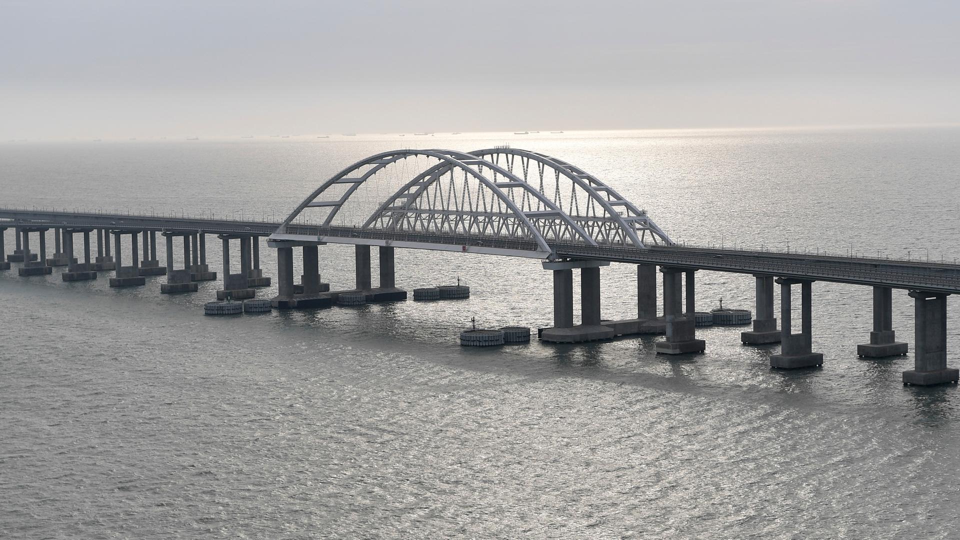 Zu sehen ist die Krim-Brücke, die Russland mit der Halbinsel verbindet. Zu sehen ist die Krim-Brücke, die Russland mit der Halbinsel verbindet.