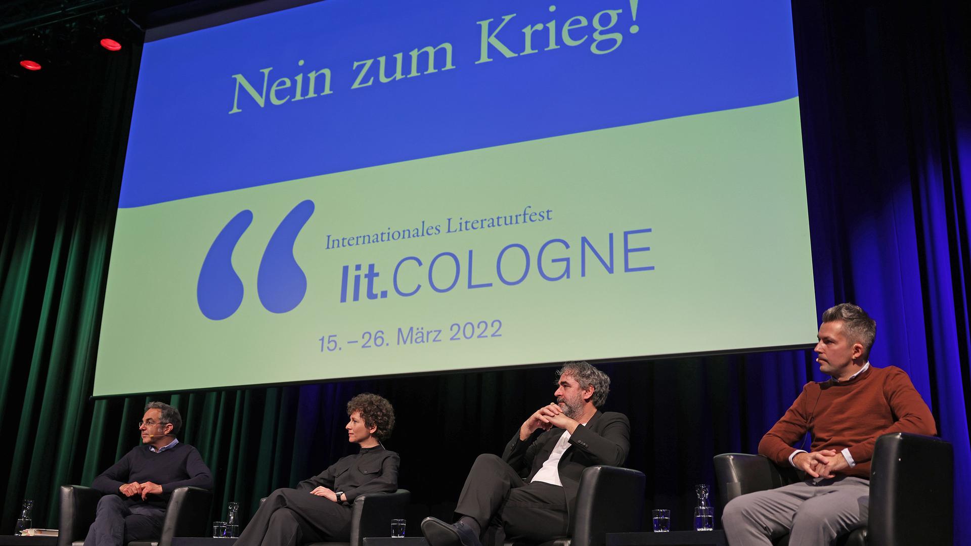 Die Lit.Cologne hat mit einer Solidaritätsveranstaltung zur Ukraine begonnen. Die Lit.Cologne hat mit einer Solidaritätsveranstaltung zur Ukraine begonnen.