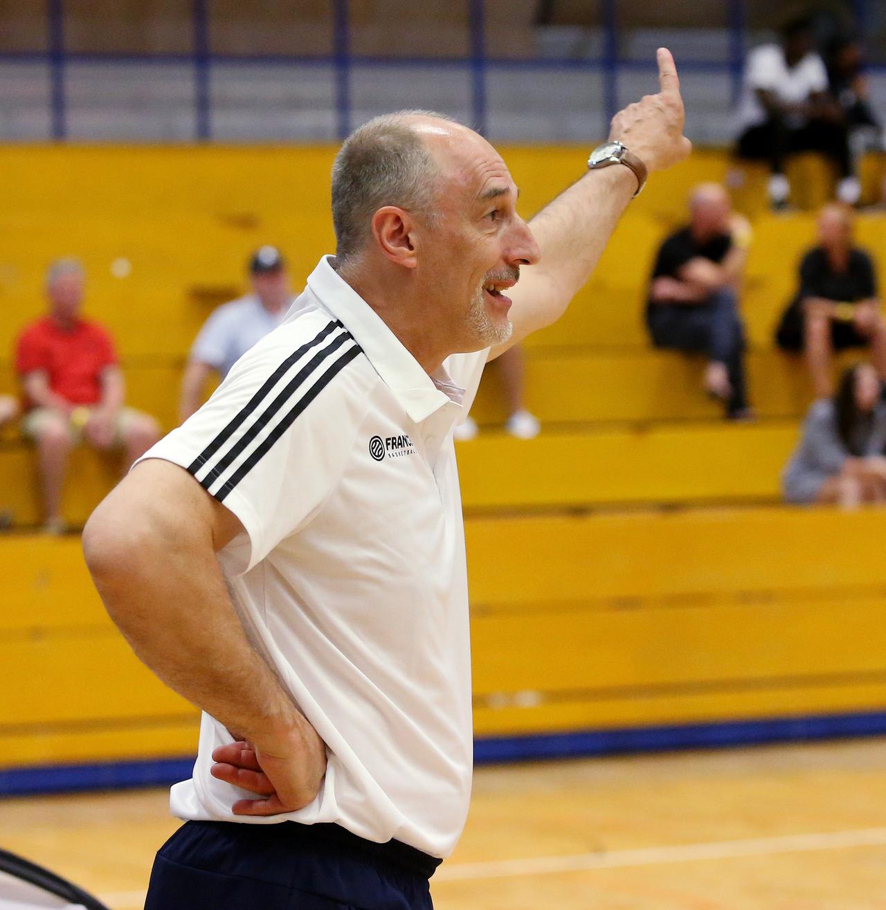 Basketball-U16-Länderspiel Deutschland gegen Frankreich, Trainer Bernard Faure (FRA).