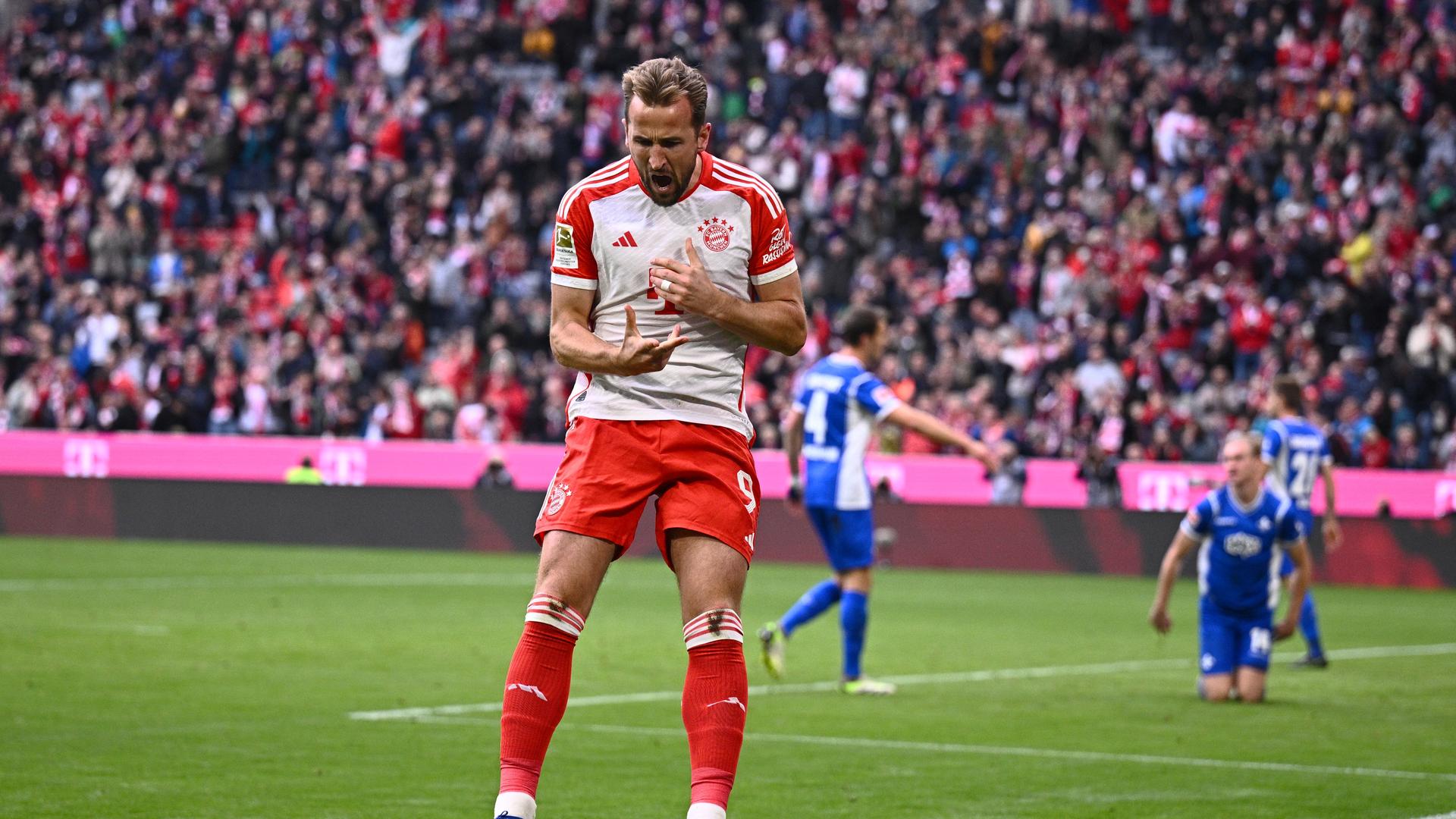 Harry Kane von Bayern München jubelt nach seinem Tor zum 1:0.