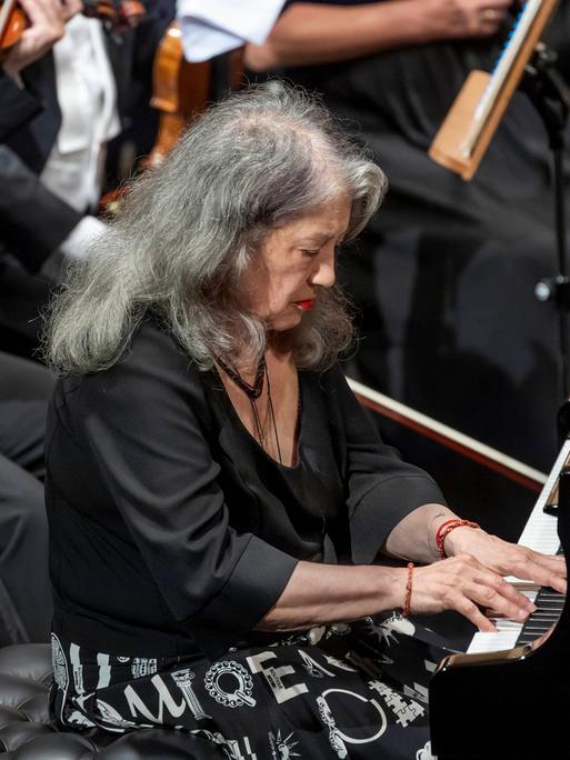 Auch Martha Argerich, hier mit dem Philharmonischen Orchester Cottbus, konnte die "International Chopin Piano Competition" in Warschau schon gewinnen.