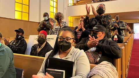 Treffen der Task Force zur Entschädigung der Opfer von Sklaverei und Rassismus in San Francisco am 13. April 2022, kurz nachdem entschieden wurde, dass nur die Nachfahren Versklavter Anspruch auf Reparationen haben sollen