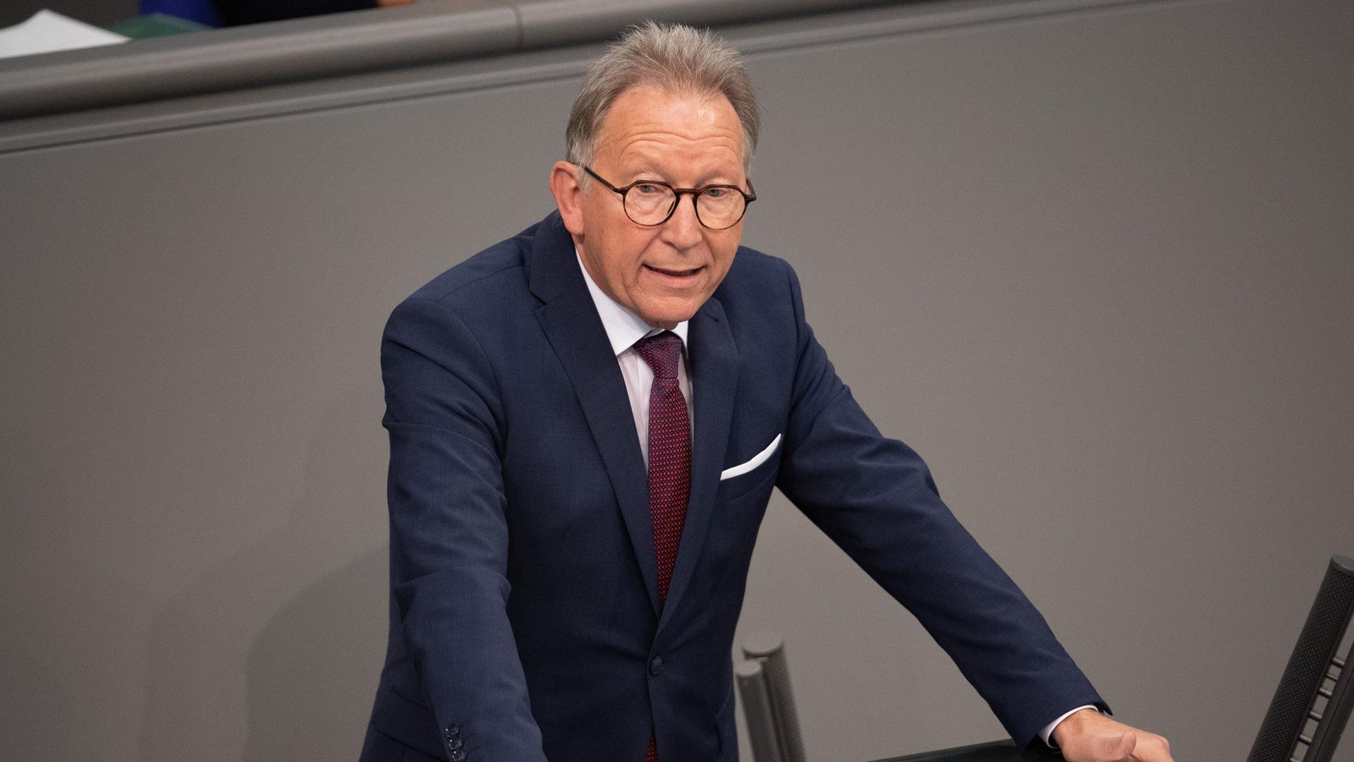 Erwin Rüddel (CDU) spricht in der Plenarsitzung im Deutschen Bundestag. Erwin Rüddel (CDU) spricht in der Plenarsitzung im Deutschen Bundestag.