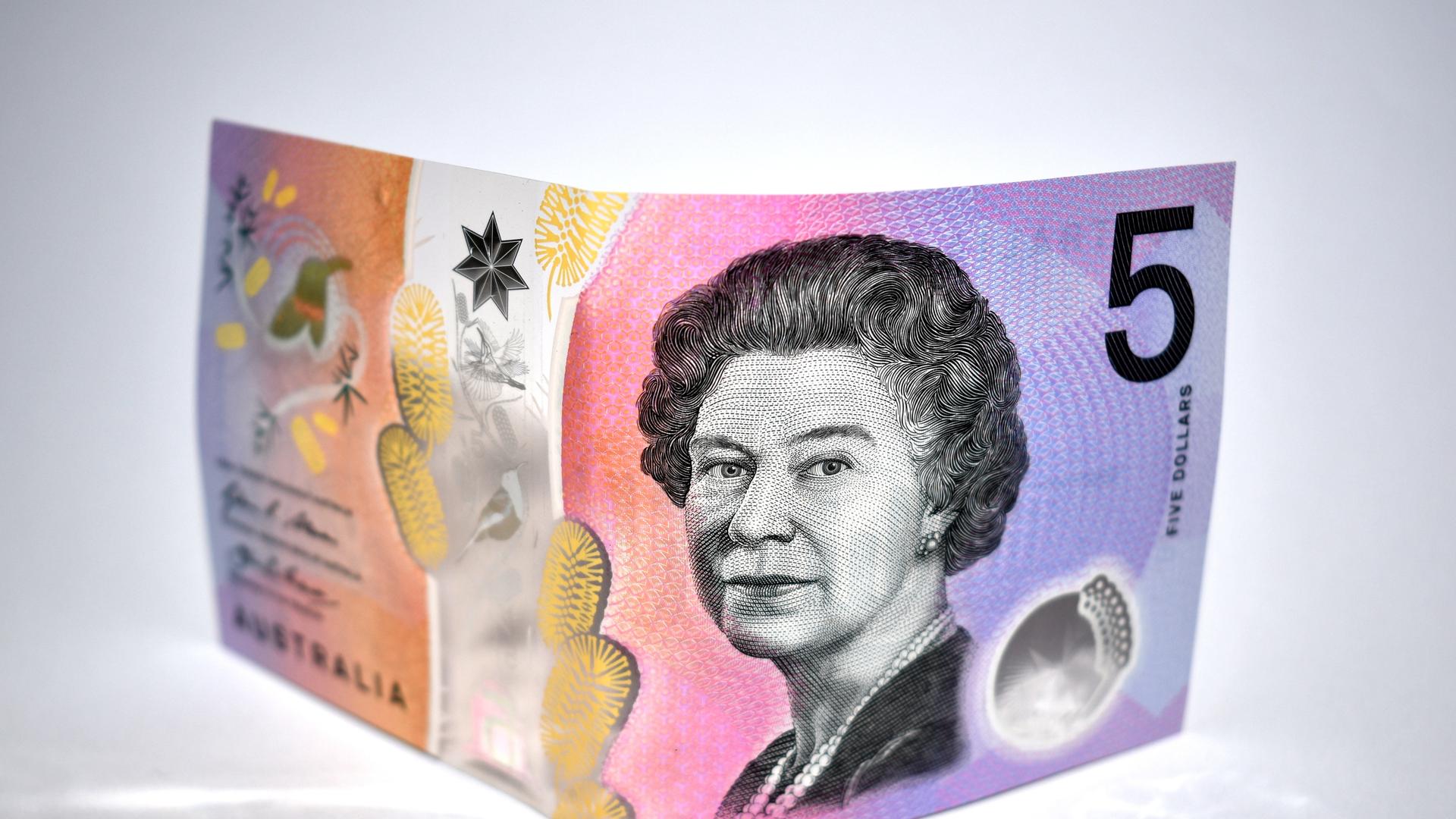 Ein Australischer Fünf Dollar-Schein mit einem Porträt von Queen Elisabeth II.
