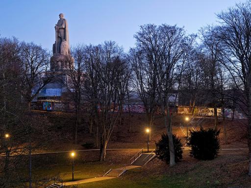Bismarck-Denkmal, auch Hamburger Roland genannt im Alten Elbpark, Hamburg, Deutschland, Europa