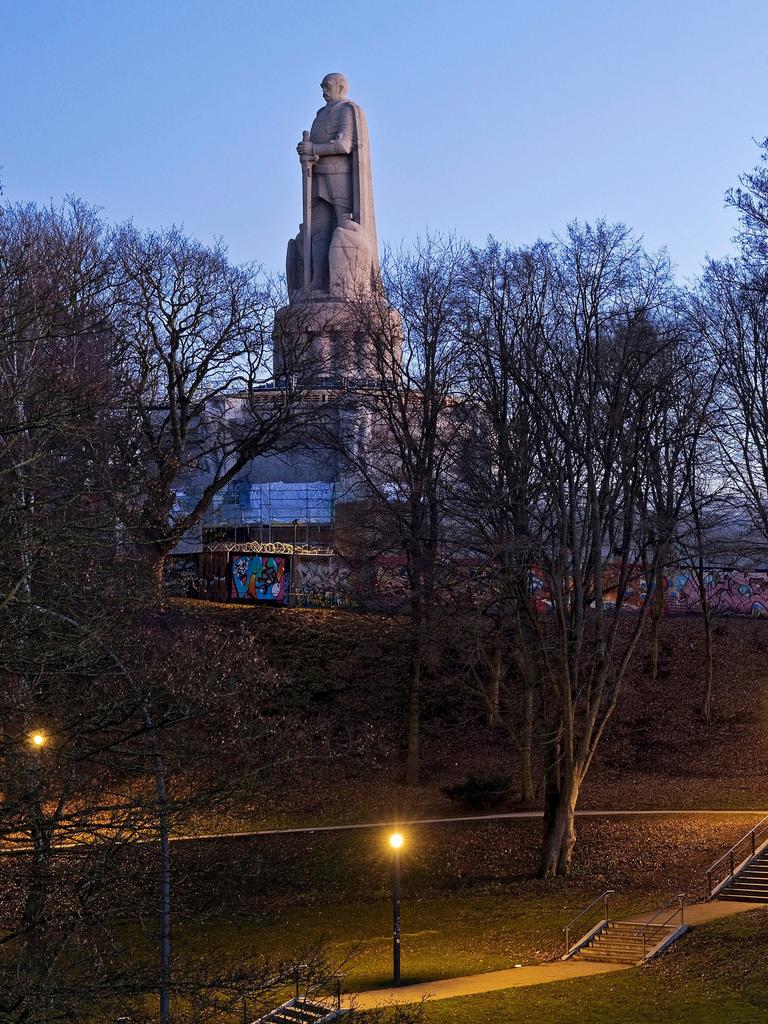 Bismarck-Denkmal, auch Hamburger Roland genannt im Alten Elbpark, Hamburg, Deutschland, Europa