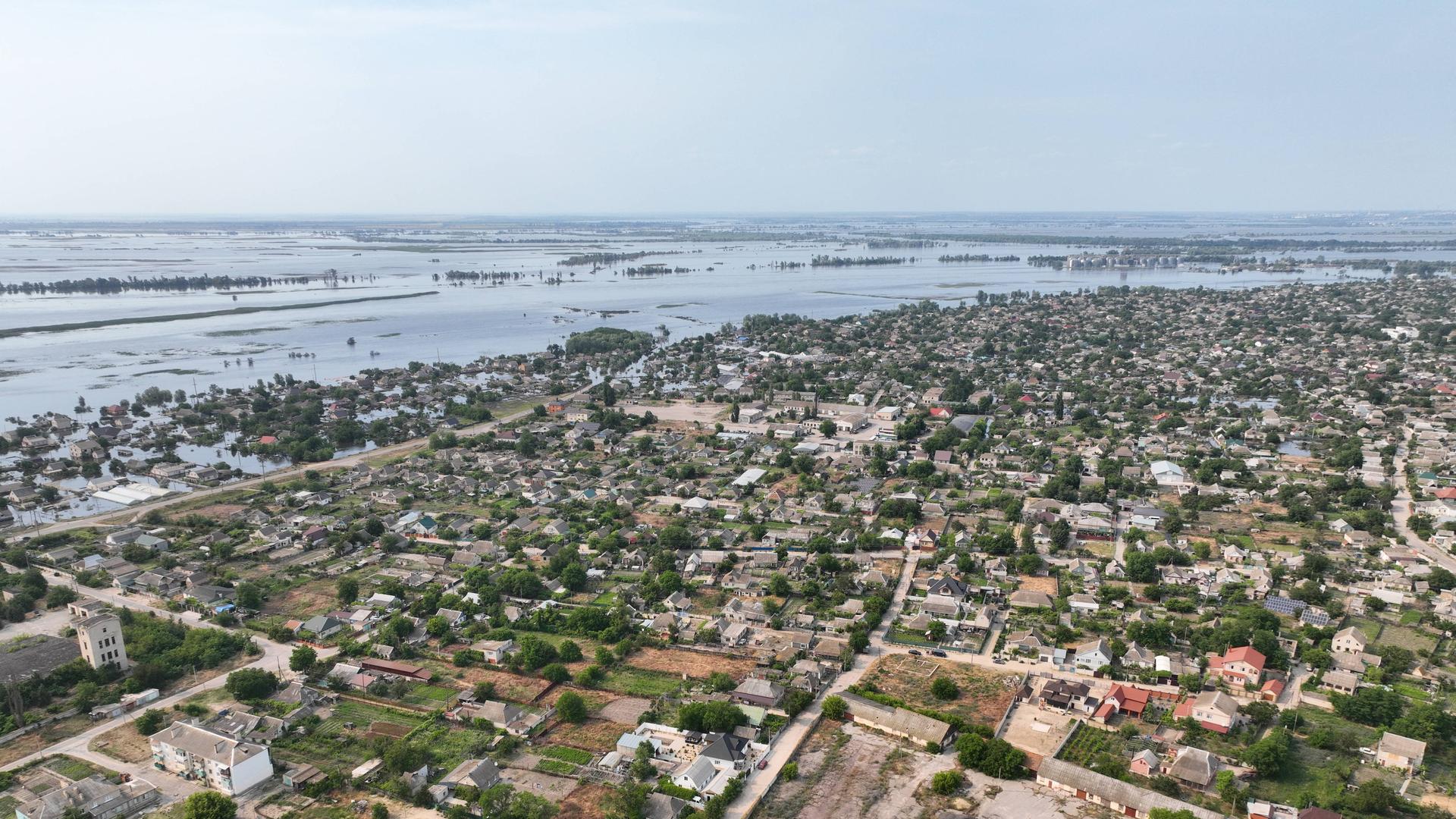 Nach der Sprengung des Kachowka-Damms: die überschwemmte ukrainische Stadt Hola Prystan im Juni 2023
