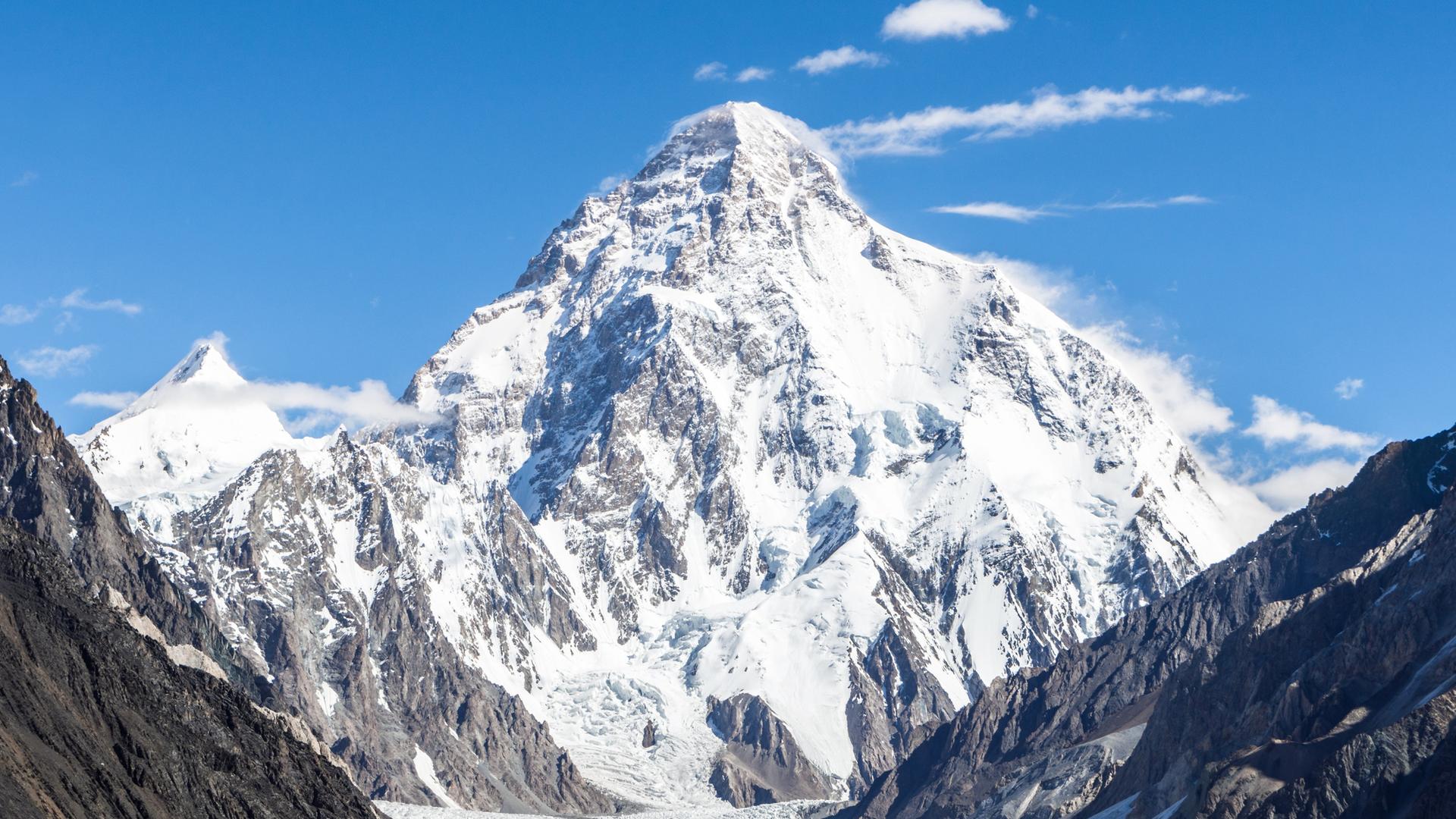 Blick auf den K2 in Pakistan an einem Sommertag mit klarem Wetter.