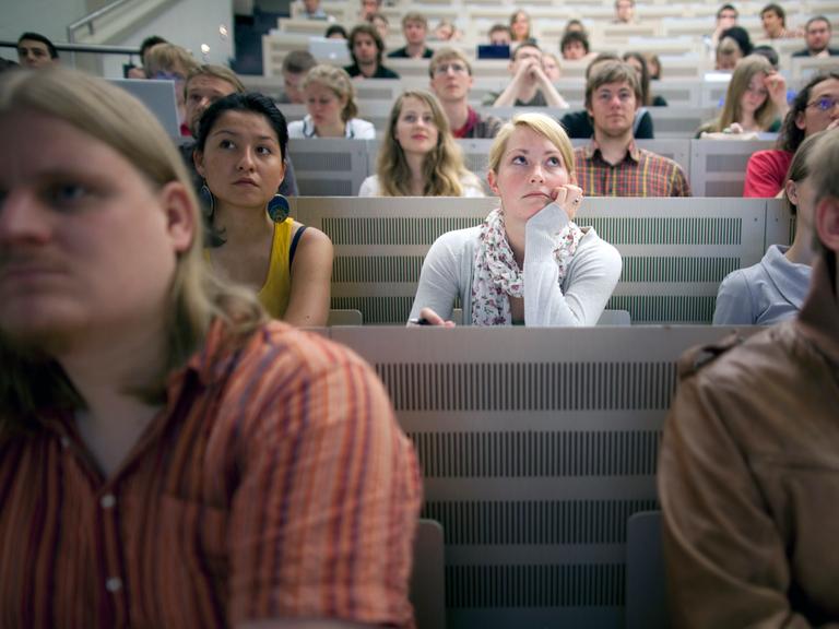Studierende an der TUHH in Hamburg