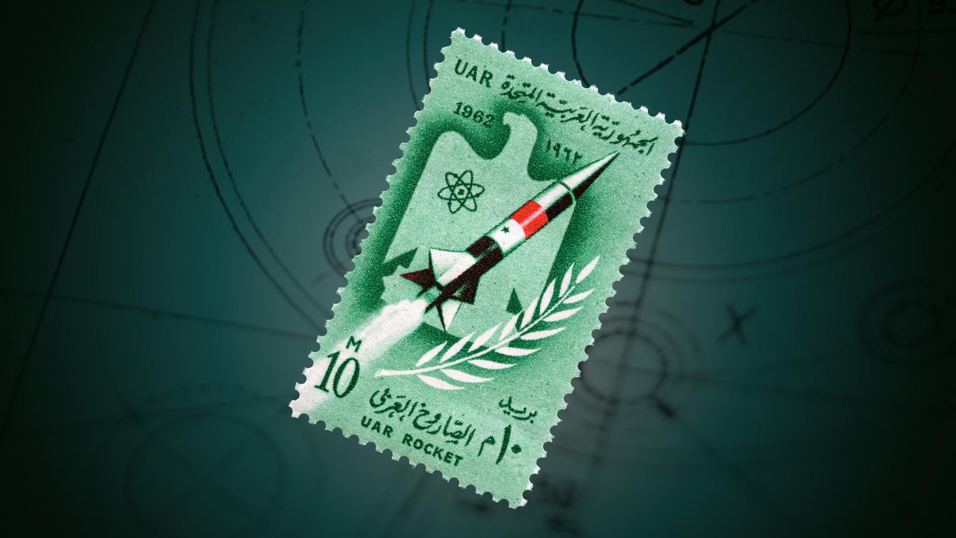 Eine Rakete auf einer Briefmarke vor grünem Hintergrund.