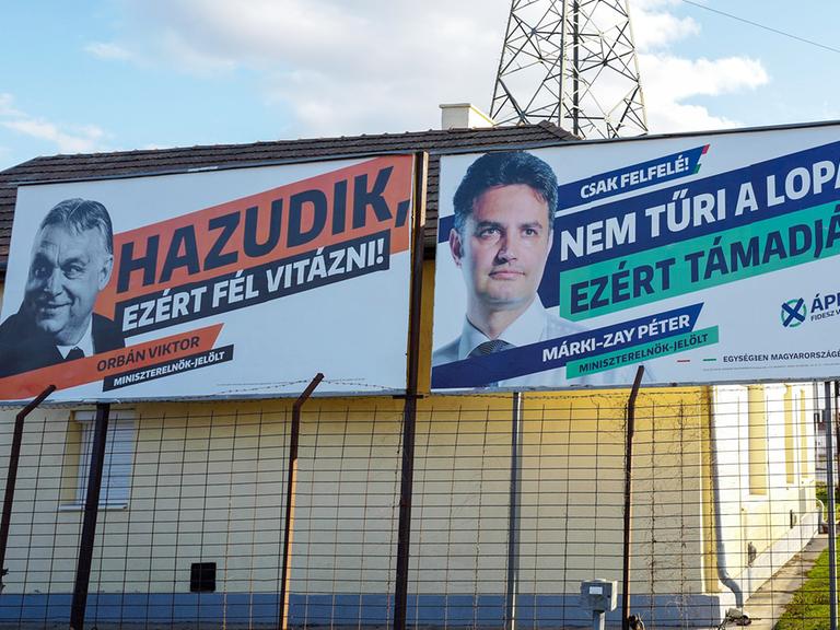 Wahlkampfplakate in Ungarn