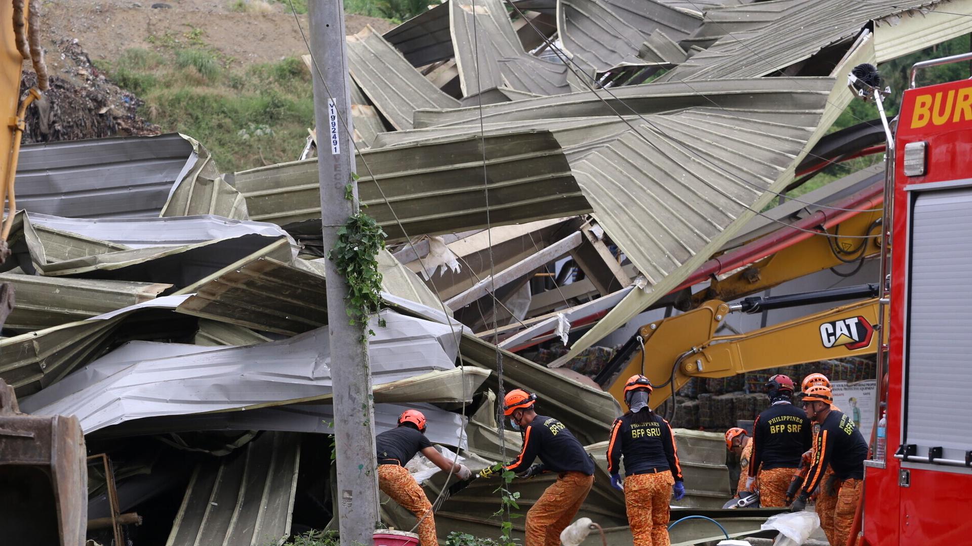 Cebu-Stadt: Nach dem Einsturz eines riesigen Müllbergs in einer Mülltrennungsanlage werden die Such- und Rettungsarbeiten fortgesetzt.