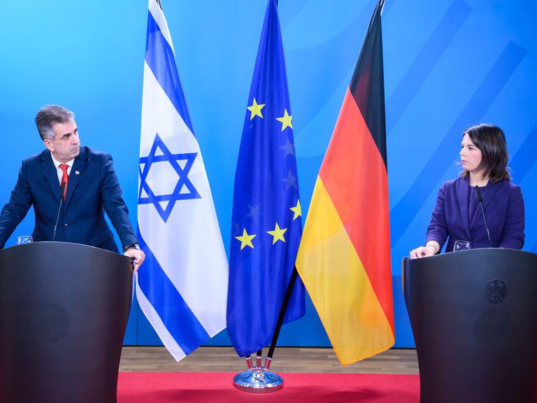 Bundesaußenministerin Annalena Baerbock auf einer Pressekonferenz mit dem israelischen Außenminister Eli Cohen