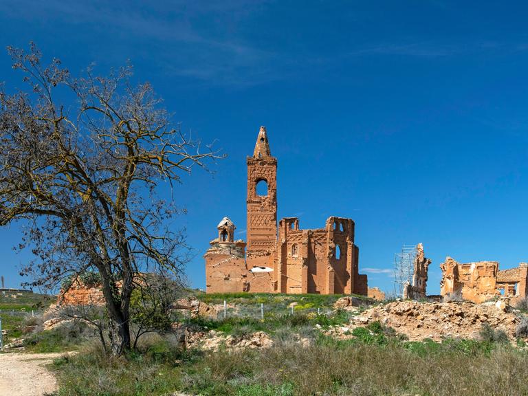 Ruine einer im spanischen Bürgerkrieg 1937 zerstörten Kirche.