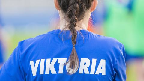 Eine Spielerin der Frauenmannschaft von FC Viktoria 1889 Berlin beim Training im Stadion Lichterfelde. 