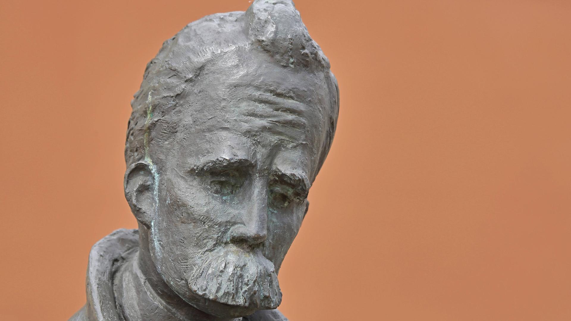 Bronzeskulptur von Philosoph Friedrich Nietzsche Bronzeskulptur von Philosoph Friedrich Nietzsche