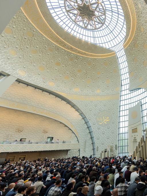 Predigt in der Zentralmoschee der DITIB in Köln. 