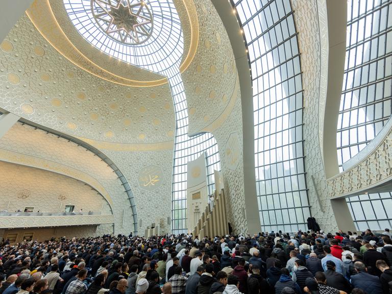 Predigt in der Zentralmoschee der DITIB in Köln. 