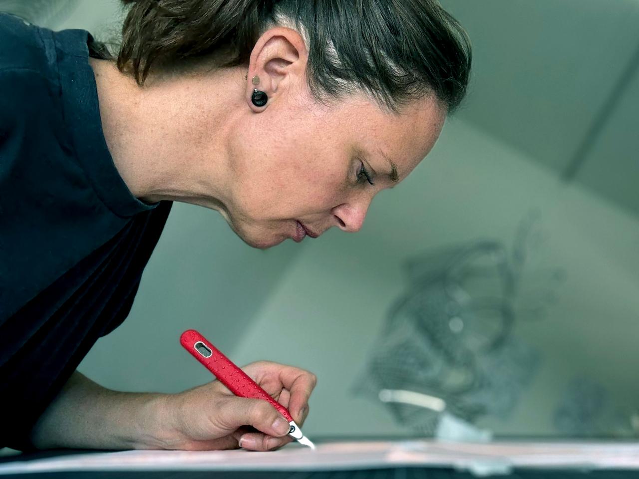 Die Künstlerin Sandra Schlipköter