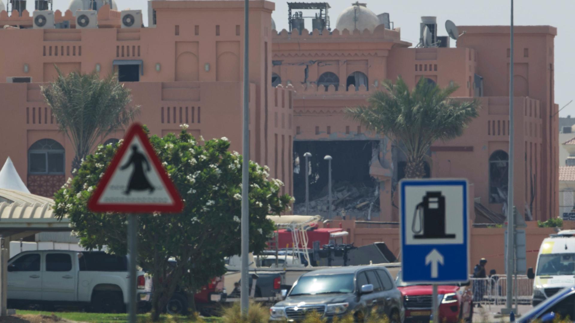 Nach einem mutmaßlich israelischen Angriff auf ein Gebäude, in dem die politische Führung der Hamas untergebracht war, in Doha, Katar, Schäden zu sehen. 