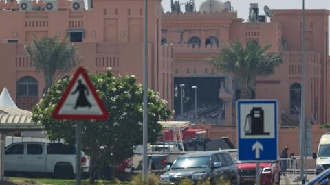 Nach einem mutmaßlich israelischen Angriff auf ein Gebäude, in dem die politische Führung der Hamas untergebracht war, in Doha, Katar, Schäden zu sehen. 