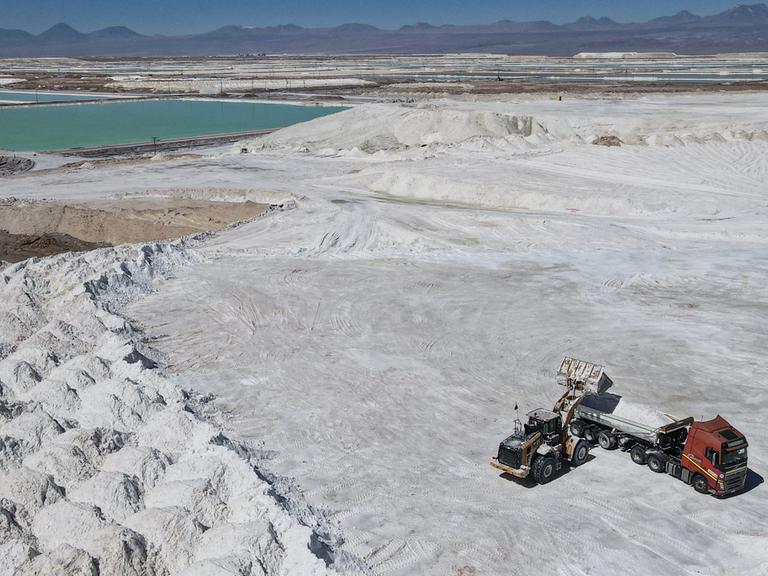 Lithium-Abbau in der Atacama-Wüste in Chile, 2022.