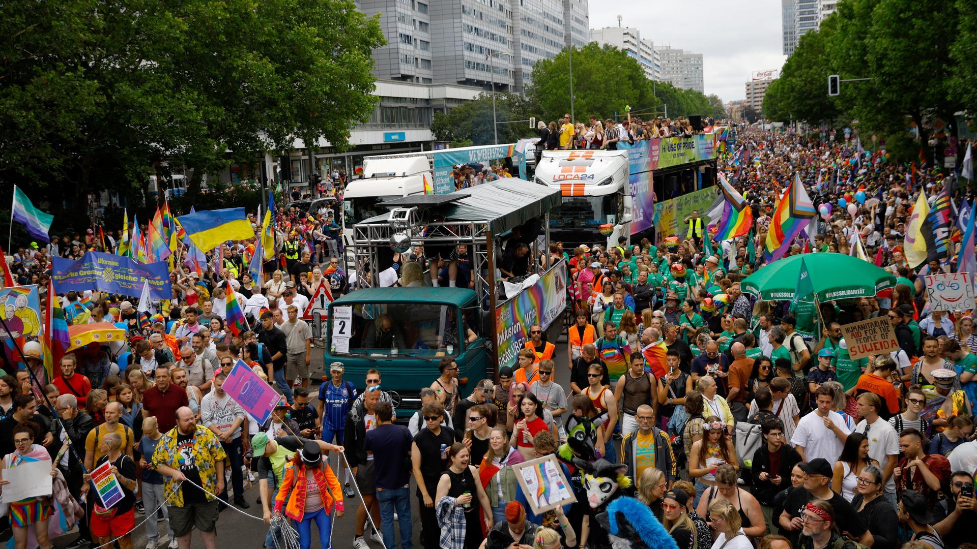 Eindrücke vom 47. Christopher Street Day in Berlin. Der CSD in Berlin gilt als eine der größten Veranstaltungen der LGBTQ-Community in Europa.