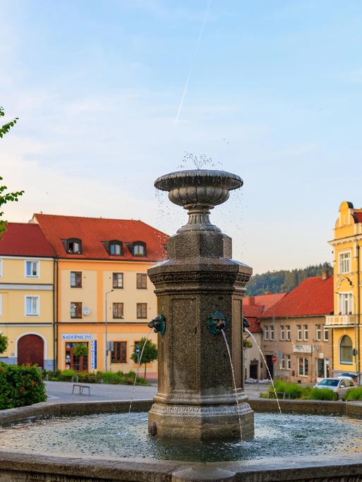 Ein Platz mit Brunnen in Votice, Tschechische Republik. (Quelle: imago)