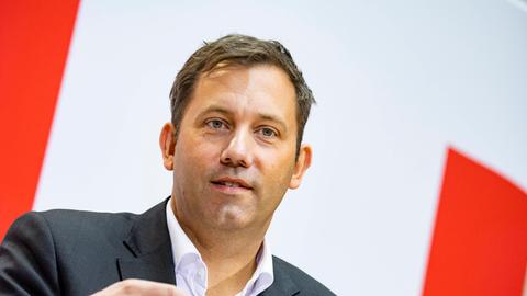 Der SPD-Vorsitzende Lars Klingbeil während einer Pressekonferenz im Willy-Brandt-Haus in Berlin am 10. Oktober 2022.