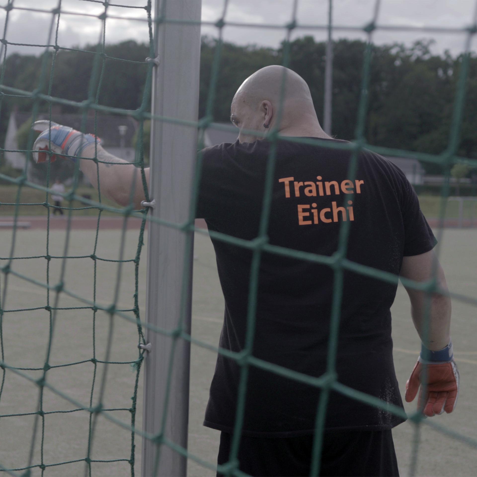 „Im Osten was Neues“ - Vom Neonazi zum Fußballcoach für Geflüchtete