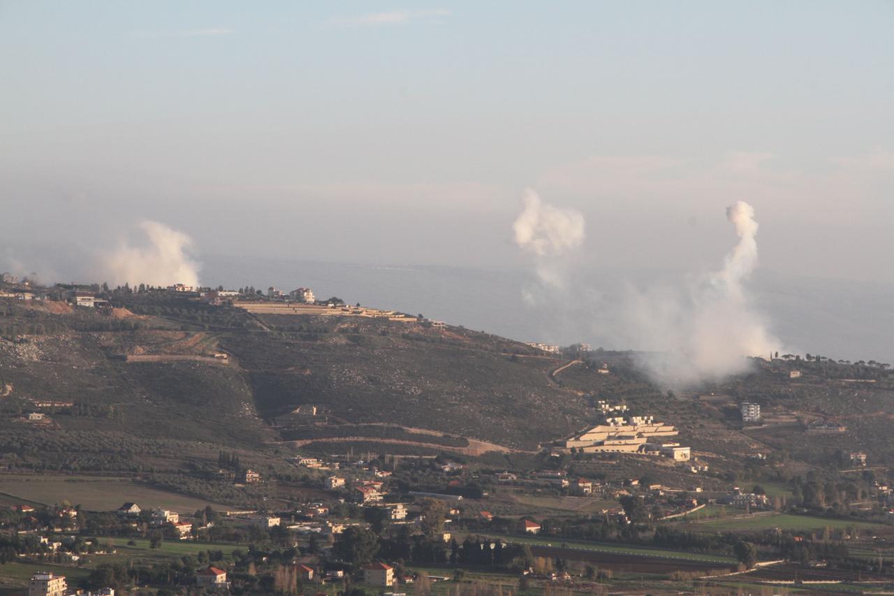 Rauchschwaden sind nach israelischen Luftangriffen in Khiam im Libanon zu sehen.