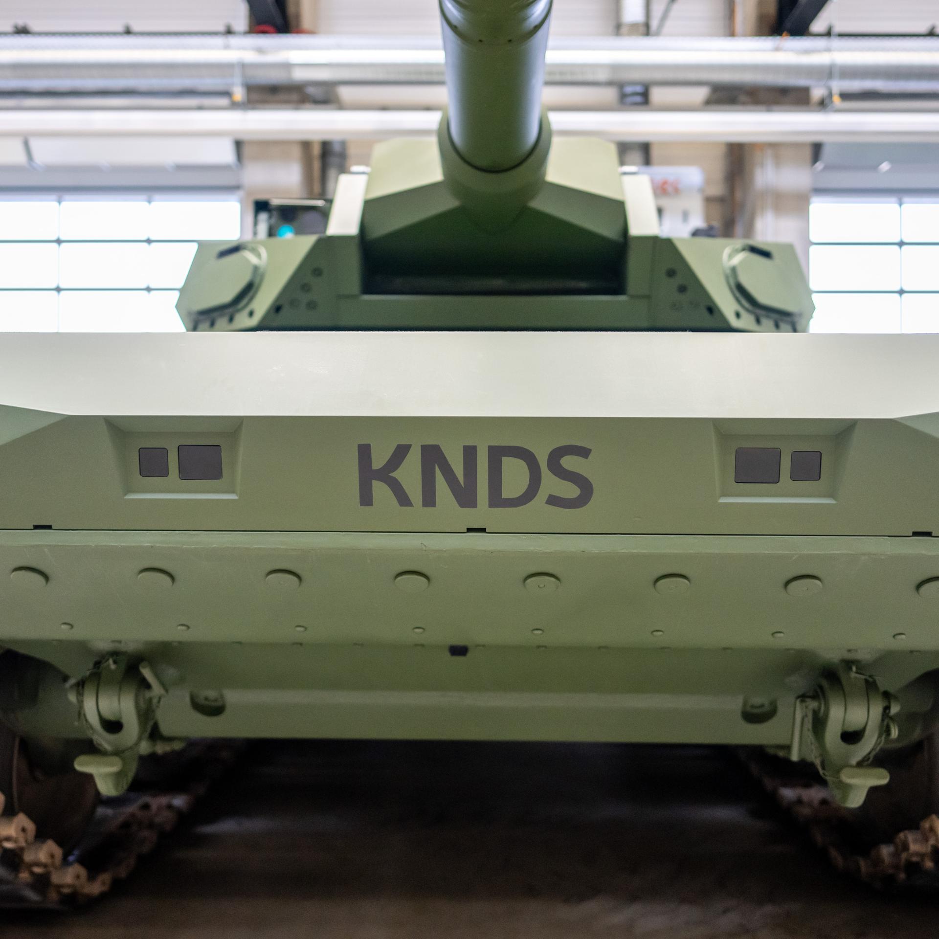 Deutsch-französischer Rüstungskonzern - Bundesregierung steigt beim Panzerbauer KNDS ein
