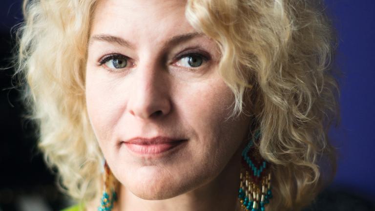 Ein Porträt der Autorin Kibermanis Tanja.
