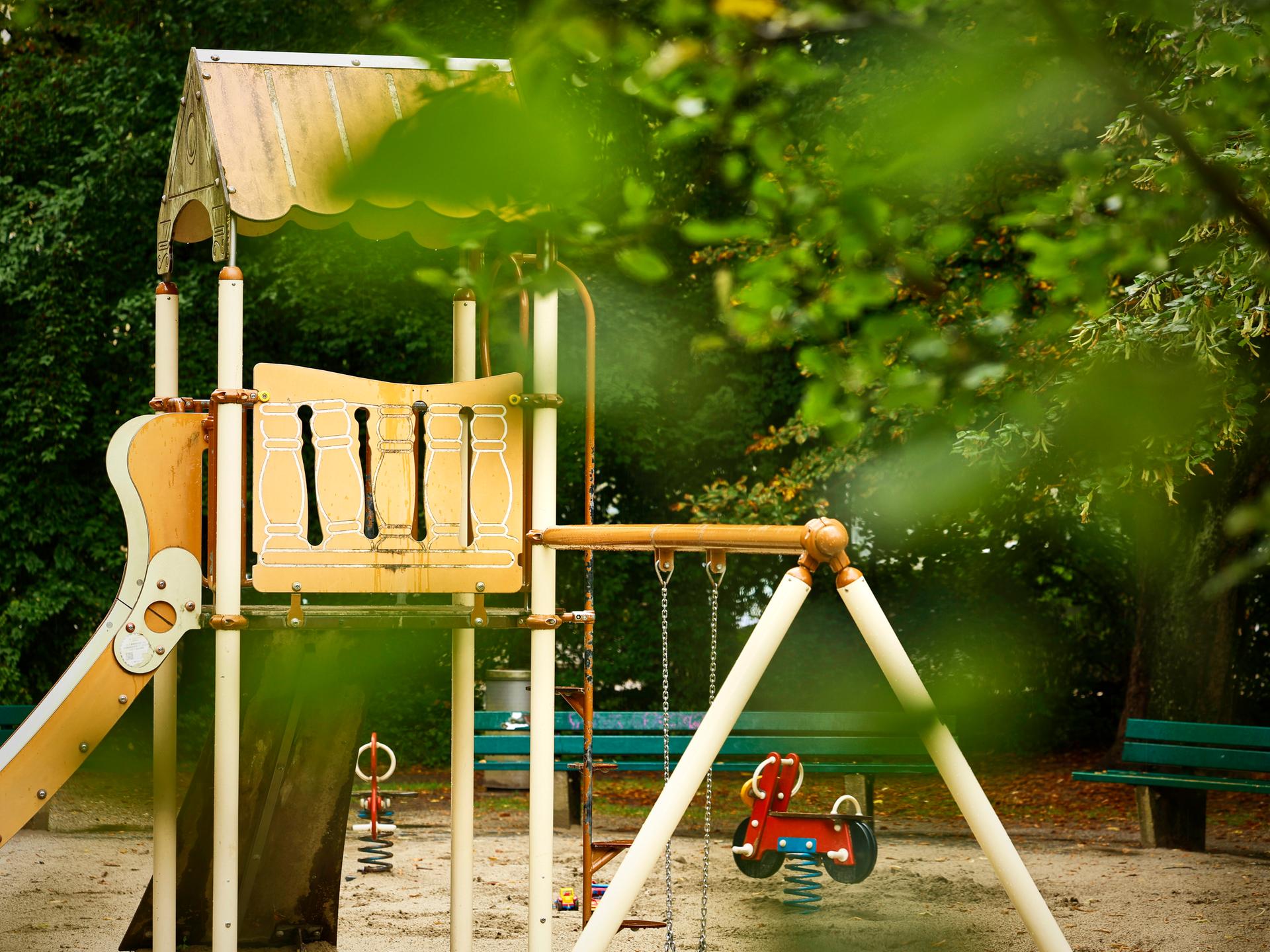 Ein Klettergerüst auf einem Spielplatz (Symbolbild)