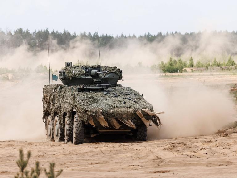 Ein gepanzertes Transport-Kraftfahrzeug Boxer, aufgenommen während des Nato-Grossmanövers Steadfast Defender und dem deutschen Anteil der Übung in Pabradė in Litauen. 