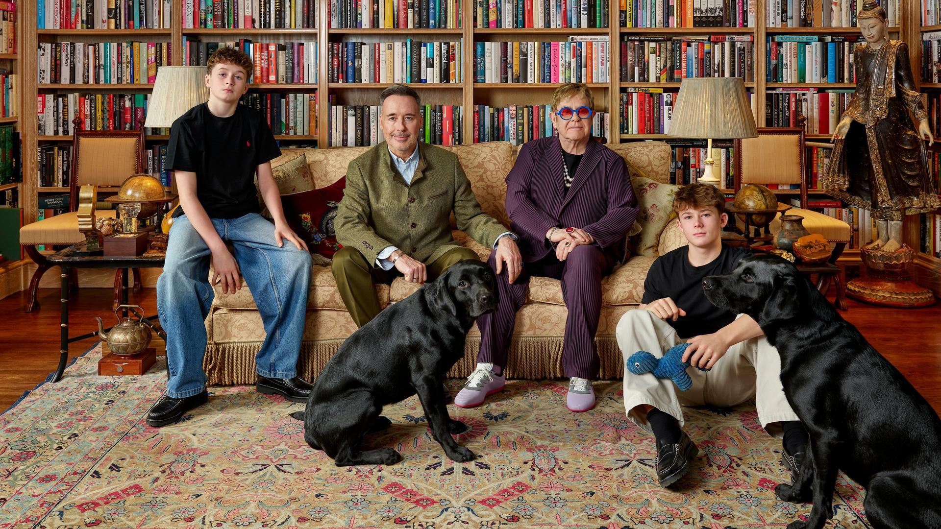 Elton John mit Mann und Söhnen: Familienporträt von Catherine Opie. (Quelle: picture alliance)