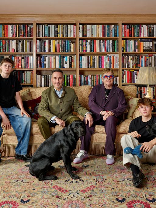 Elton John mit Mann und Söhnen: Familienporträt von Catherine Opie. (Quelle: picture alliance)