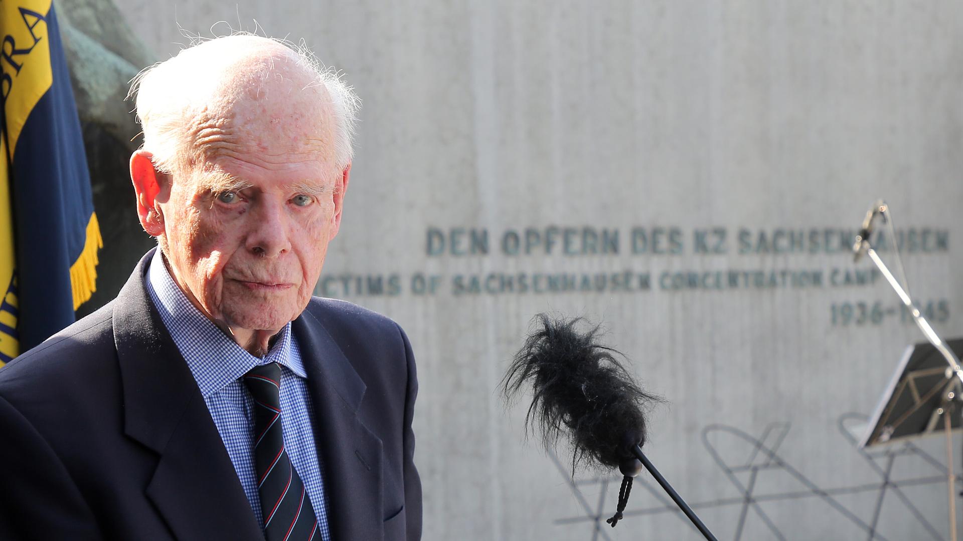 Bernt Lund, Präsident des Internationalen Sachsenhausen Komitees, nimmt an der zentralen Gedenkfeier zum 73. Jahrestag der Befreiung der Häftlinge des ehemaligen KZ in Sachsenhausen teil. Bernt Lund, Präsident des Internationalen Sachsenhausen Komitees, nimmt an der zentralen Gedenkfeier zum 73. Jahrestag der Befreiung der Häftlinge des ehemaligen KZ in Sachsenhausen teil.