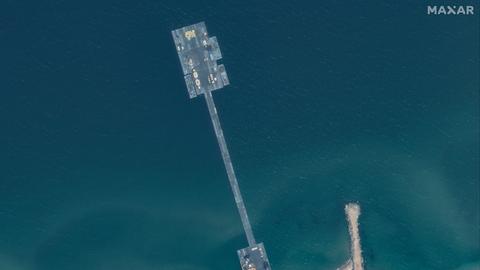 Das Satellitenbild zeigt den provisorischen Pier US-Militärs an der Küste des Gazastreifens