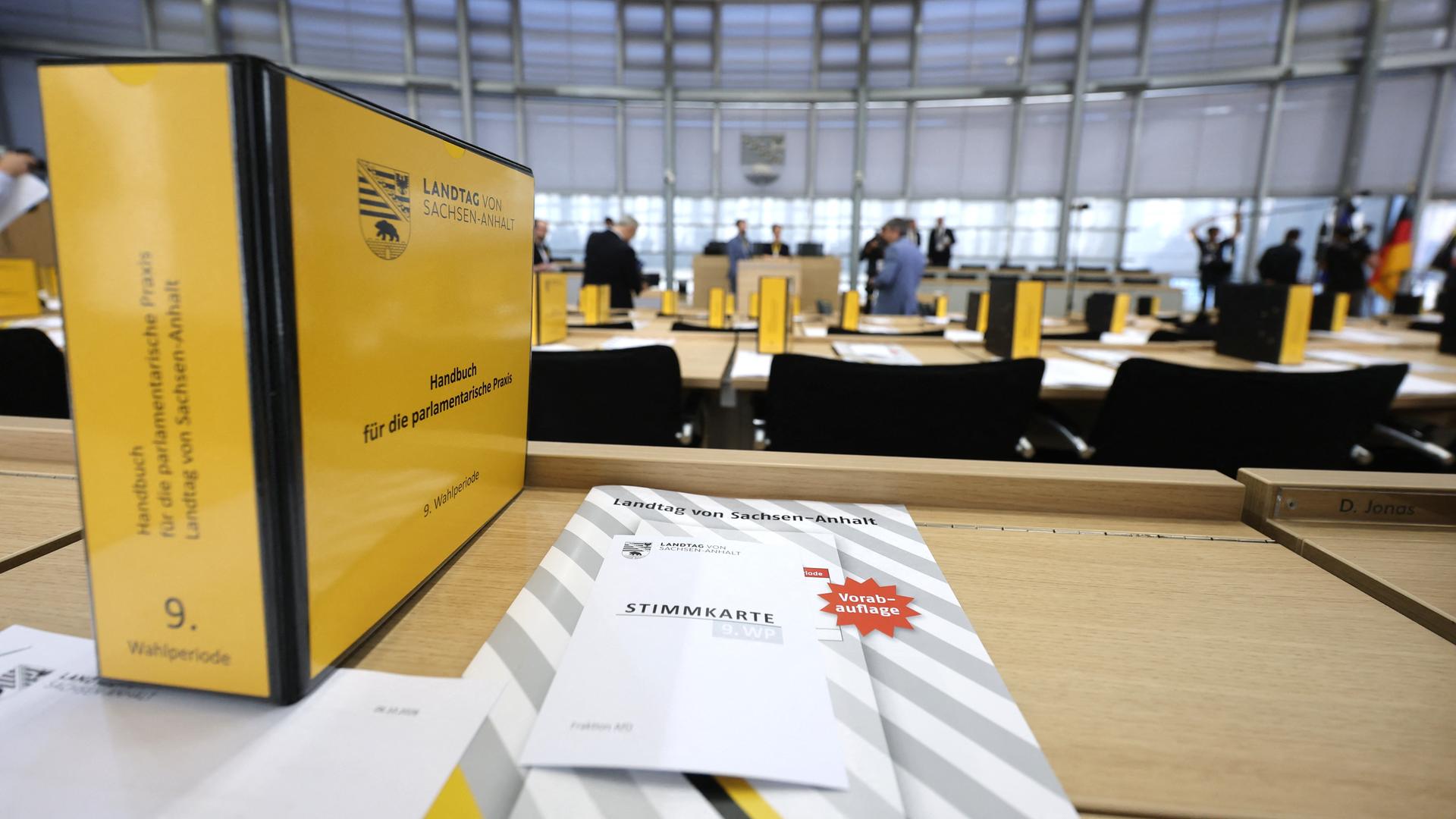 Sachsen-Anhalt, Magdeburg: Blick in den Landtag vor der konstituierenden Sitzung des Landtags von Sachsen-Anhalt. Sachsen-Anhalt, Magdeburg: Blick in den Landtag vor der konstituierenden Sitzung des Landtags von Sachsen-Anhalt.