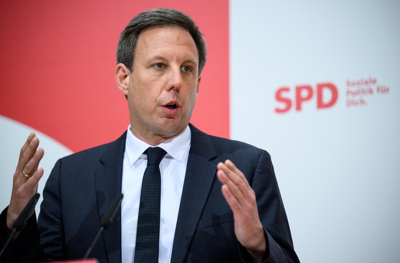 Thomas Losse-Müller, Spitzenkandidat für die SPD Schleswig-Holstein, äußert sich bei einer Pressekonferenz.