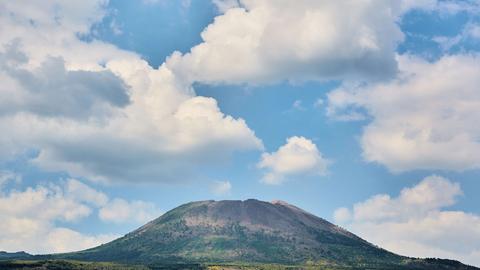 Der Vulkan Vesuv - von Neapel aus gesehen. Der Vulkan Vesuv - von Neapel aus gesehen.