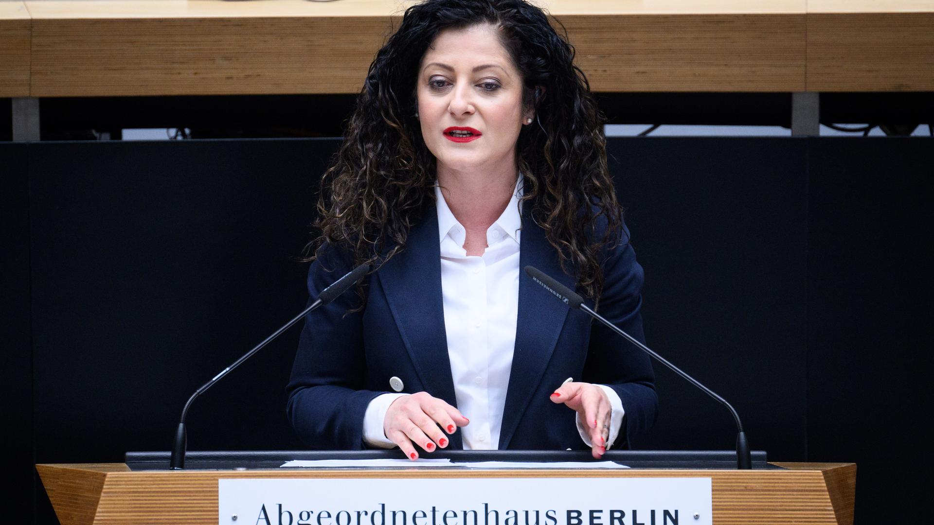 Berlin: Cansel Kiziltepe (SPD), Berliner Senatorin für Arbeit, Soziales, Gleichstellung, Integration, Vielfalt und Antidiskriminierung, spricht bei der Plenarsitzung des Berliner Abgeordnetenhauses. Berlin: Cansel Kiziltepe (SPD), Berliner Senatorin für Arbeit, Soziales, Gleichstellung, Integration, Vielfalt und Antidiskriminierung, spricht bei der Plenarsitzung des Berliner Abgeordnetenhauses.