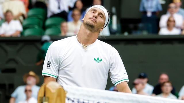 Alexander Zverev sieht enttäuscht aus. 