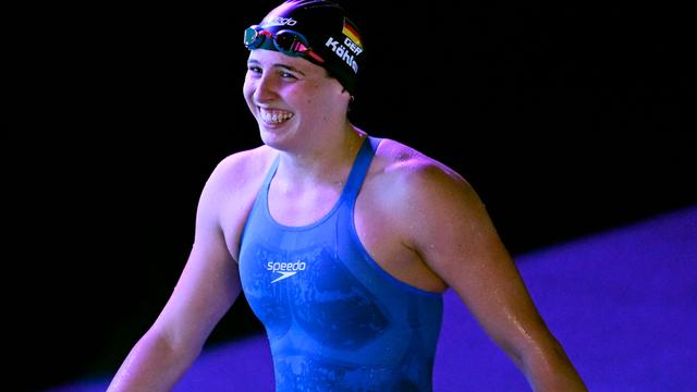 Schwimmerin Angelina Köhler lächelt nach ihrem Sieg bei den Schwimm-Weltmeisterschaften.