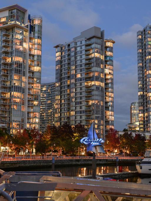 Zu sehen sind Gebäude im Stadtviertel Yaletown im kanadischen Vancouver. 