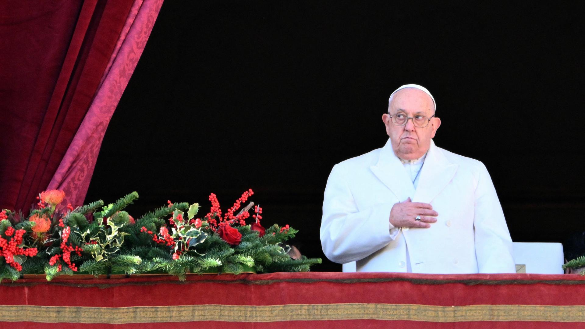 Papst Franziskus auf der Loggia des Petersdoms in Rom 