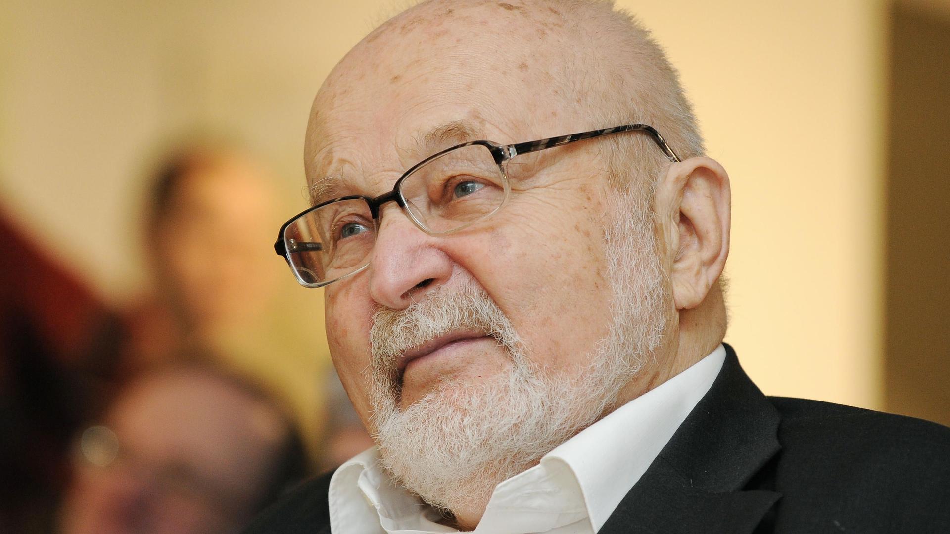 Frantisek Janouch im Porträt. Frantisek Janouch im Porträt.