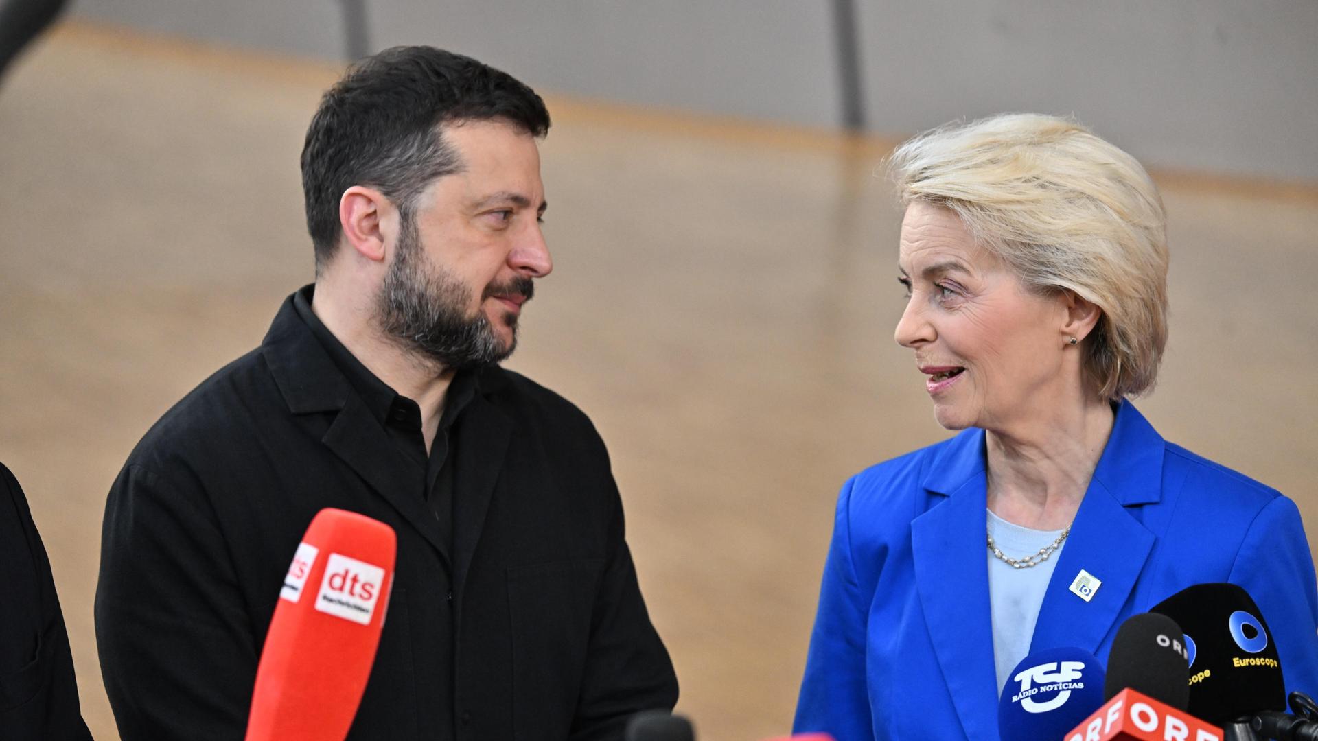 Brüssel - Staats- und Regierungschefs bei EU-Gipfel beraten über Ukraine-Hilfen - mit Selenskyj